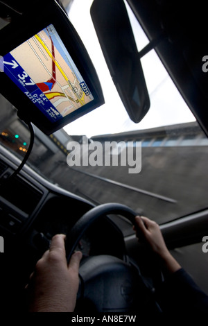 TomTom car système de navigation par satellite TomTom NV est un fabricant néerlandais de systèmes de navigation automobile par satellite, la voiture est conduite à Londres Royaume-Uni Banque D'Images