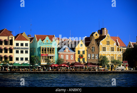 Le centre-ville de Port Willemstad la capitale de Curaçao Antilles Néerlandaises Banque D'Images
