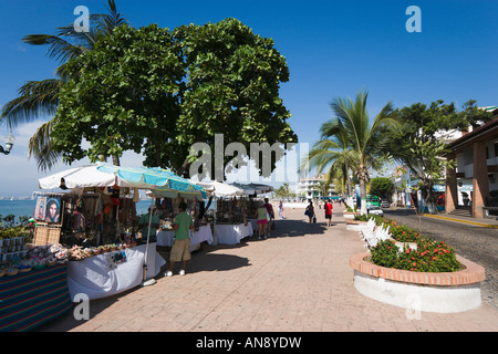 Les étals du marché, front de Malecon, vieille ville, Puerto Vallarta, Jalisco, Mexique Banque D'Images