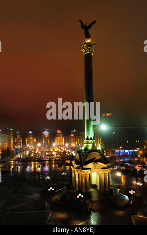 Place de l'Indépendance à Kiev Ukraine Maydan Nezalejnosti nuit scenic Banque D'Images