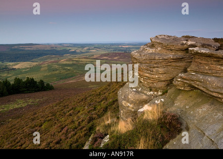 Grès érodé sur Dove de rocher de l'Simonside Hills près de Rothbury dans Parc National de Northumberland, Angleterre Banque D'Images