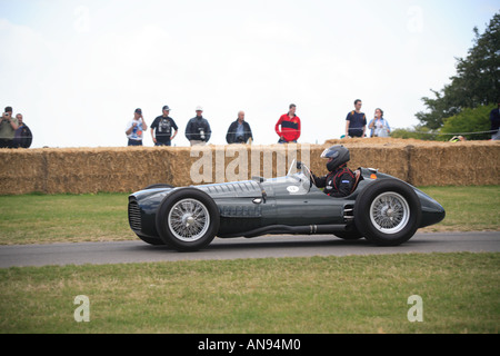 Goodwood FOS 2006 motor sport racing legend auto voiture historique race festival GRE vitesse B R M V16 1950 1 5 litre supe Banque D'Images