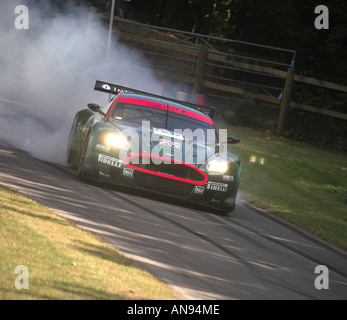 Goodwood FOS 2006 motor sport racing legend auto voiture de course de vitesse historique festival Aston Martin DBR9 D B R 9 007 Da Banque D'Images