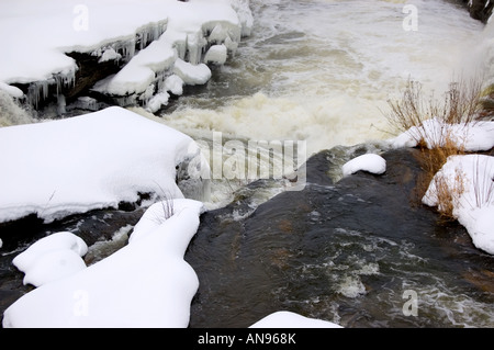 Hog's Back Falls sur la rivière Rideau, en hiver. Banque D'Images