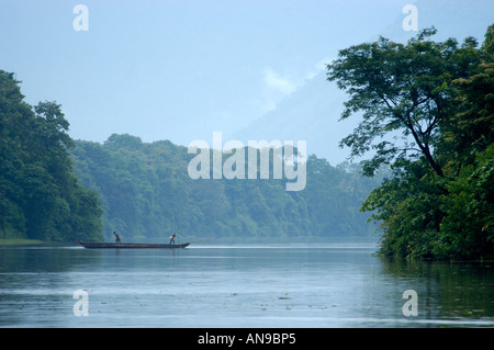 Rivière PERIYAR, THATTEKAD BIRD SANCTUARY, ERNAKULAM DIST Banque D'Images