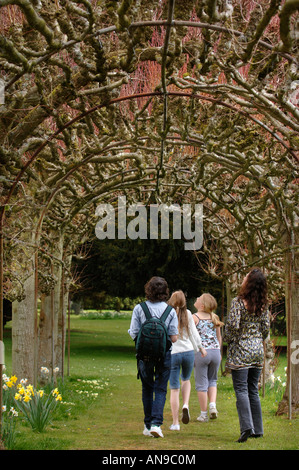 Balades EN FAMILLE LES JARDINS DE BOWOOD HOUSE WILTSHIRE, UK Banque D'Images