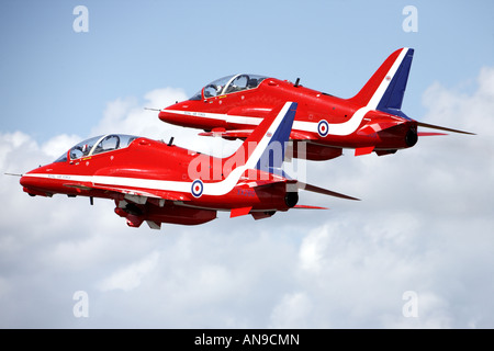 Paire de flèches rouges prendre pour commencer l'affichage à l'Royal International Air Tattoo de Fairford Juillet 2007 Banque D'Images