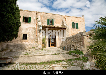 L'intérieur des terres du Puig de Maria dans Pollenca Îles Baléares Espagne à à l'entrée principale de la chapelle Banque D'Images