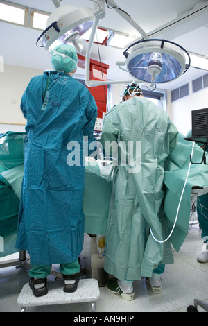 L'exécution de l'équipe de chirurgie de pontage cardiaque Banque D'Images