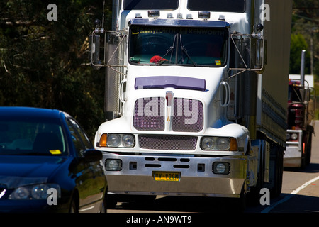 Chariot sur la grande autoroute de l'ouest de Sydney à Adelaide Australie Nouvelle Galles du Sud Banque D'Images