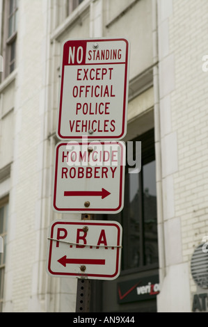 Parking sign pour homicide et vol qualifié par la station de police Buffalo New York Banque D'Images