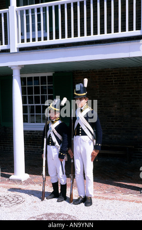 Gardes d'époque au monument national de fort McHenry et au sanctuaire historique Baltimore Maryland États-Unis Banque D'Images