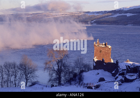 Le Loch Ness et Urquhart Castle en hiver GPL 1027 Banque D'Images