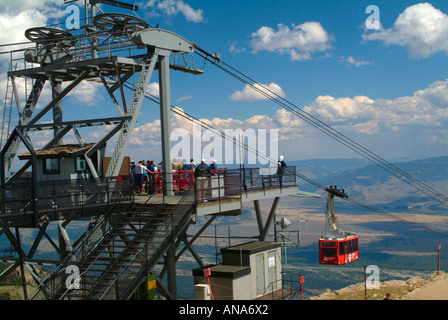 Voiture Gare Tramway aérien approches ci-dessus de Jackson Hole Teton Village, près de Grand Teton National Park Wyoming USA Banque D'Images