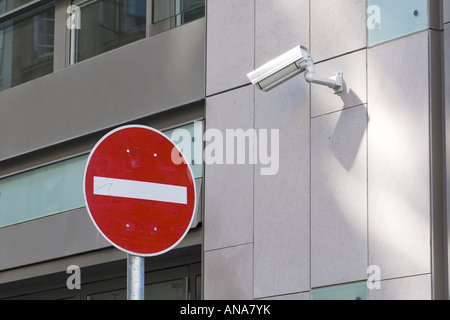 Aucun signe d'entrée et de cctv camescope Budapest Hongrie Banque D'Images