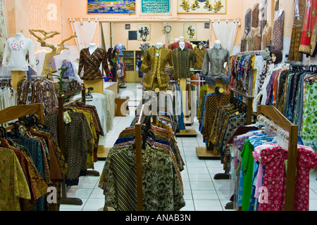 Tissu batik et magasin de vêtements de Yogyakarta Indonésie Java Banque D'Images