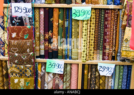 Tissu batik et magasin de vêtements de Yogyakarta Indonésie Java Banque D'Images