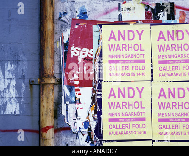 Des affiches de l'annonce d'un Andy Warhol screenprints exhibition in Reykjavik Islande