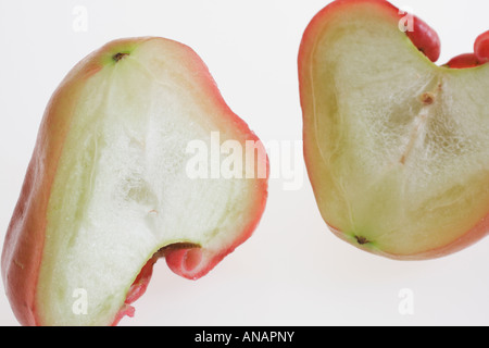 Bell Fruit (Pomme) Cire sur fond blanc en Studio Banque D'Images