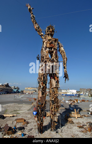L'Wastemen, 75m de haut sculpture géante entièrement fait de déchets par le sculpteur Antony Gormley Banque D'Images
