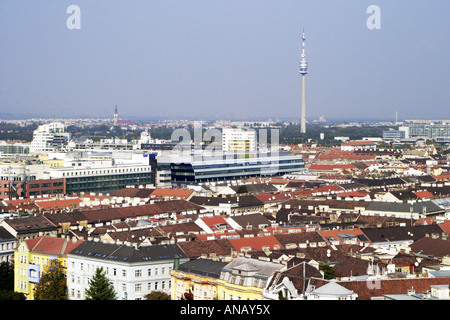 Vue depuis la Grande Roue au Wiener Prater sur le quartier Leopoldstadt et Donauturm, Autriche, Vienne Banque D'Images