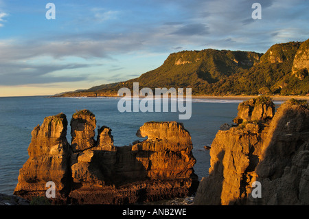 Pancake rocks au coucher du soleil, paparoa np, île du Sud, Nouvelle-Zélande Banque D'Images