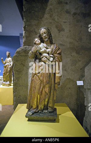 GUATEMALA ANTIGUA statue religieuse en bois sculpté en vedette dans Musée d'art colonial Banque D'Images