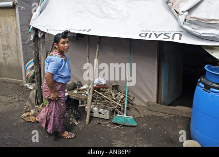 GUATEMALA mayas indigènes Tzutujil TZANCHAJ femme en vêtements traditionnels Banque D'Images