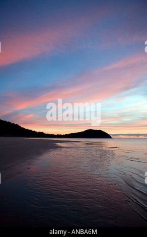 Aube sur Cape Tribulation en far north Queensland Banque D'Images