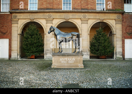 Statue d'Hyperion, le Jockey Club, Musée National de la course de chevaux, Newmarket Suffolk, Angleterre Banque D'Images