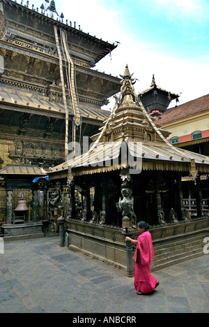 Golden Temple Patan Népal monastère bouddhiste aussi connu sous le nom de Kwa Bahal ou Suwarna Mahavihara Fondée en 12e siècle Banque D'Images