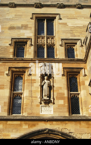 Statue en mur de Christ Church college de l'Université d'Oxford, Oxford, Angleterre Banque D'Images