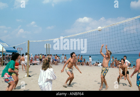 Beach-volley sur spring break à Panama City en Floride Banque D'Images