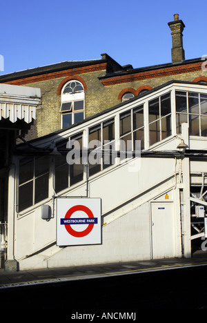 La station de métro Westbourne Park à Londres Banque D'Images