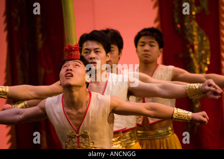 Dans l'exécution de troupe acrobat Beijing Chaoyang Theatre Banque D'Images