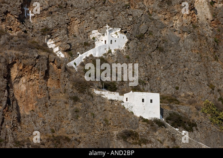 Le moastery d'Agios Ioannis, intégré dans le clffs au-dessus de l'île de cythère, Kapsali off de la Sud du Péloponnèse, Grèce. Banque D'Images