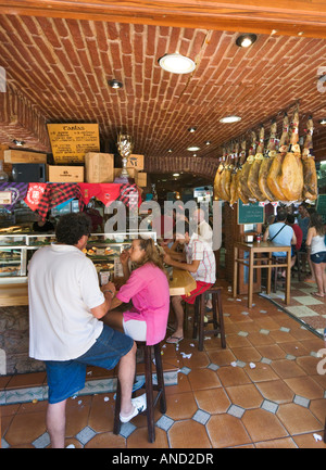 Cava Aragonesa Bar à tapas dans la vieille ville, Benidorm, Costa Blanca, Espagne Banque D'Images