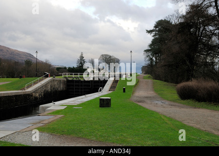 Escalier Neptunes au nord de Fort William est une remarquable série de 9 écluses sur le Canal Calédonien. Banque D'Images