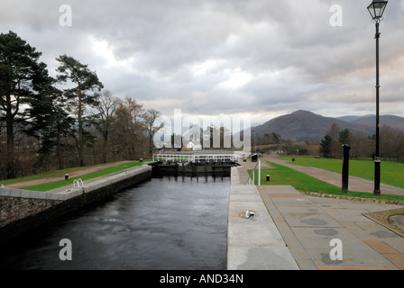 Escalier Neptunes au nord de Fort William est une remarquable série de 9 écluses sur le Canal Calédonien. Banque D'Images