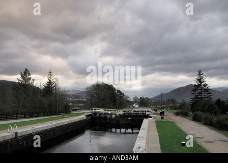 Escalier Neptunes au nord de Fort William est une remarquable série de 9 écluses sur le Canal Calédonien. Banque D'Images