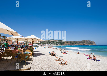 Bar de plage sur la plage principale, Javea, Costa Blanca, Espagne Banque D'Images