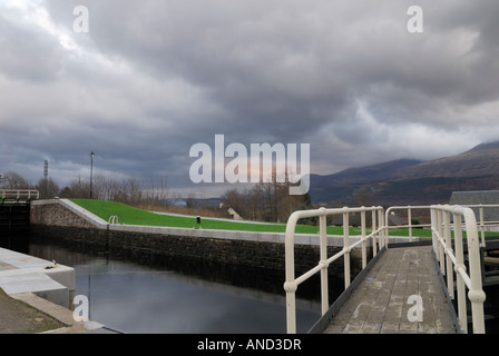 Escalier Neptunes au nord de Fort William est une remarquable série de 9 écluses sur le Canal Calédonien. Banque D'Images