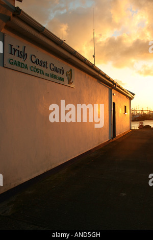 La Garde côtière irlandaise, Coucher de soleil, Les Deux Alpes, Lough Foyle, Donegal, Irlande Banque D'Images