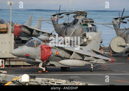 La Marine espagnole un EAV-8B + Harrier à bord du porte-avions Principe de Asturias Banque D'Images