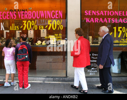 Belgique Bruxelles gare window shopping Banque D'Images