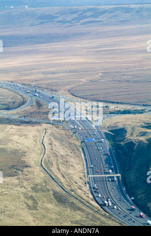 L'autoroute M62 Transpennine sommet, vue aérienne, le nord de l'Angleterre Banque D'Images