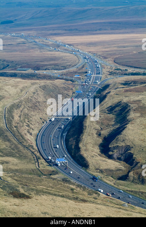 M62-Trans pennine Autoroute, Vue Aérienne, Lancashire - frontière du Yorkshire. Le nord de l'Angleterre Banque D'Images