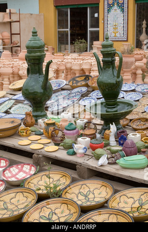 Gharyan Djebel Nefusa céramique poterie de la Libye les pots de fleurs en arrière-plan Banque D'Images