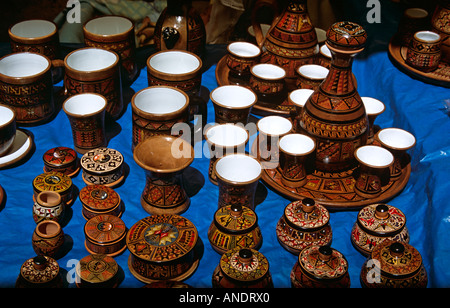 Des cadeaux sur poterie, décrochage, marché Pisac Pisac, près de Cusco, Pérou Banque D'Images