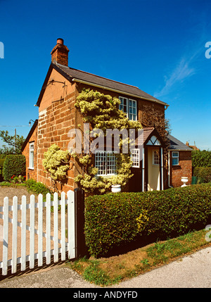 Cheshire Peckforton Castle estate cottage Banque D'Images